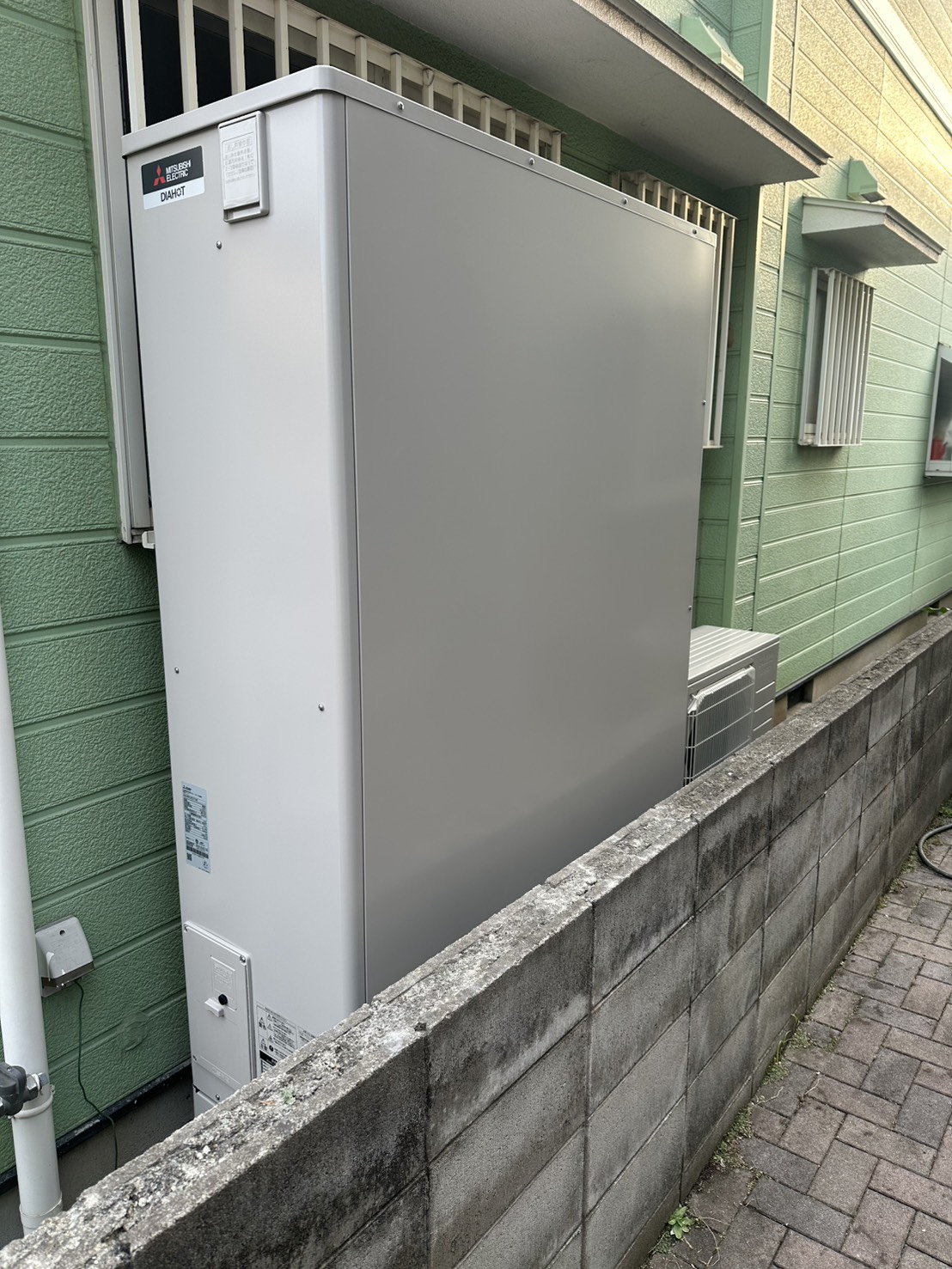 20260126A【エラー表示＋水漏れ発生】エコキュート交換工事｜早期対応で被害を防いだ施工事例