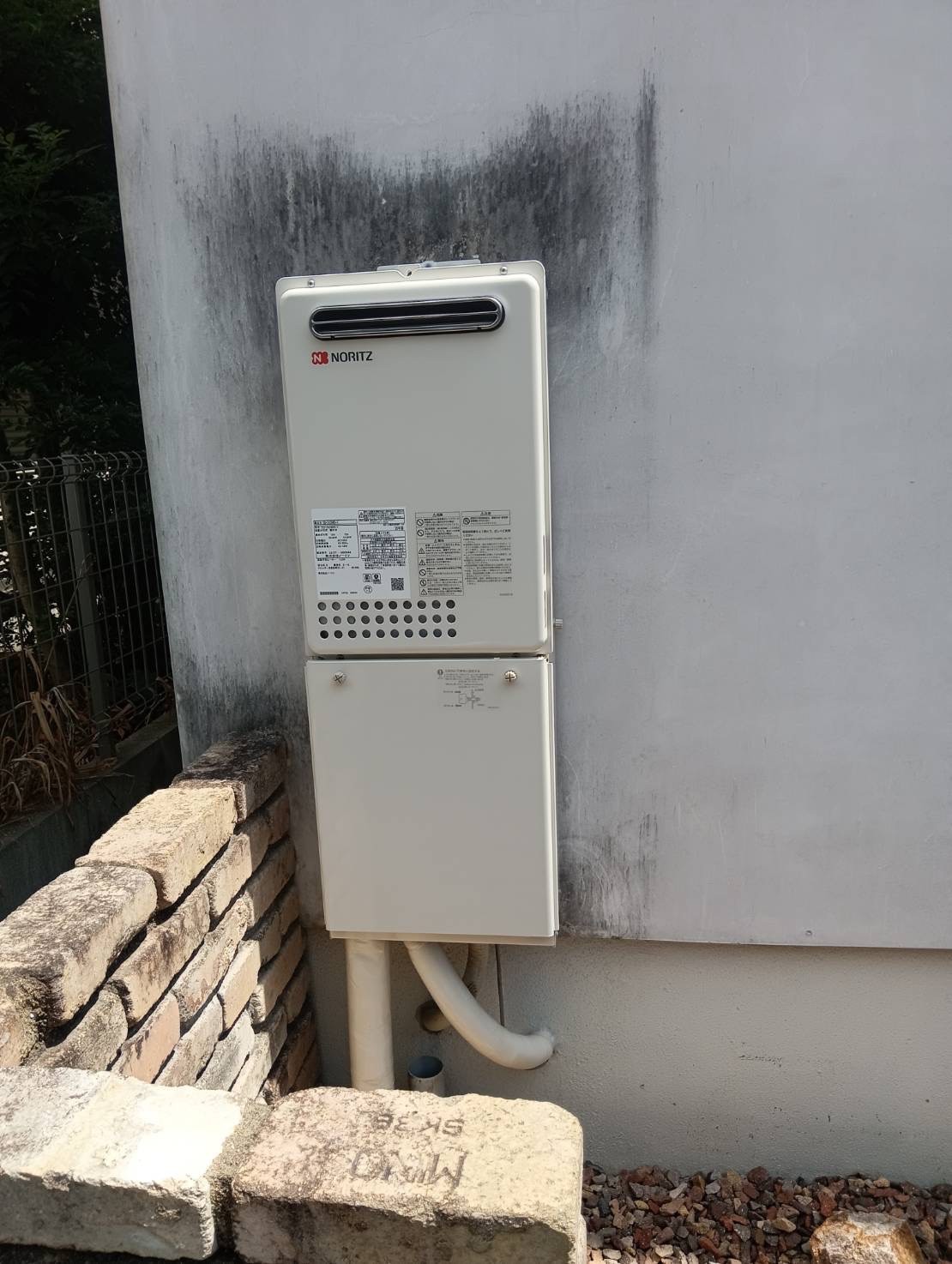 20260924Aお湯の温度が安定しない！ ノーリツ製屋外壁掛型ガス給湯器の交換工事